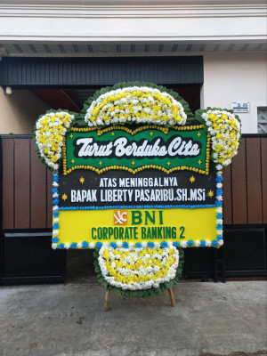 Papan Bunga Duka di Teluk Umar