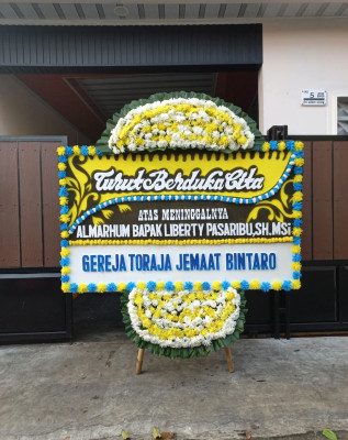 Papan Bunga Duka di Teluk Umar